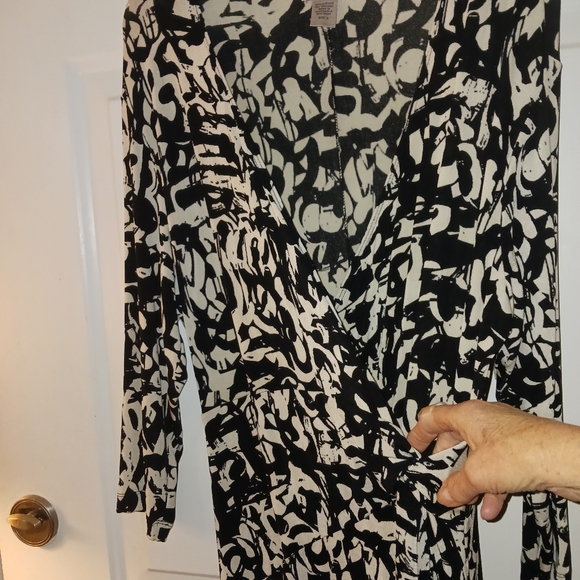 Chico's Women's Black and White Dress Size 2 Check chart above (Size M) - Picture 8 of 11